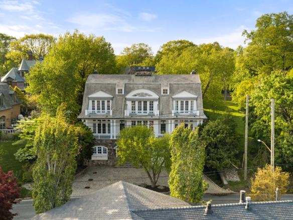Luxury House for Sale in New York